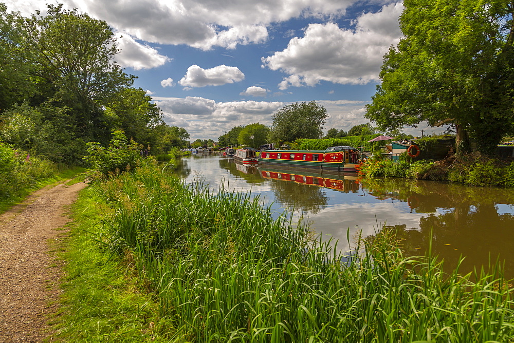 View of canal at Shardlow on a sunny day, South Derbyshire, Derbyshire, England, United Kingdom, Europe