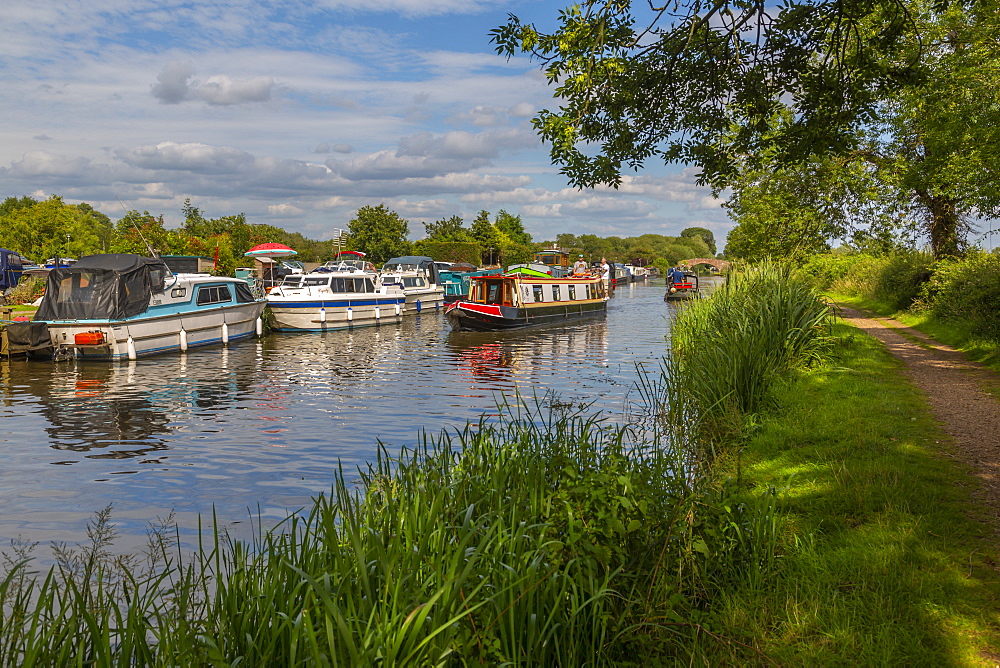 View of canal at Shardlow on a sunny day, South Derbyshire, Derbyshire, England, United Kingdom, Europe