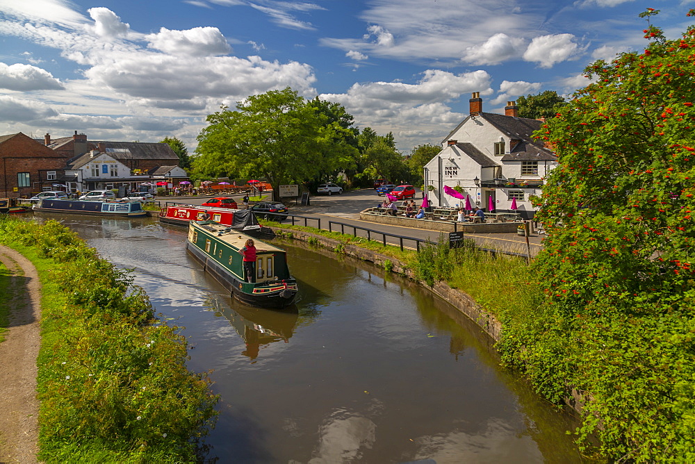 View of canal at Shardlow on a sunny day, South Derbyshire, Derbyshire, England, United Kingdom, Europe