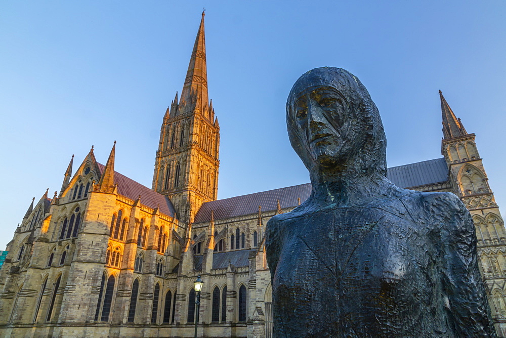 View of Salisbury Cathedral and statue at sunset, Salisbury, Wiltshire, England, United Kingdom, Europe