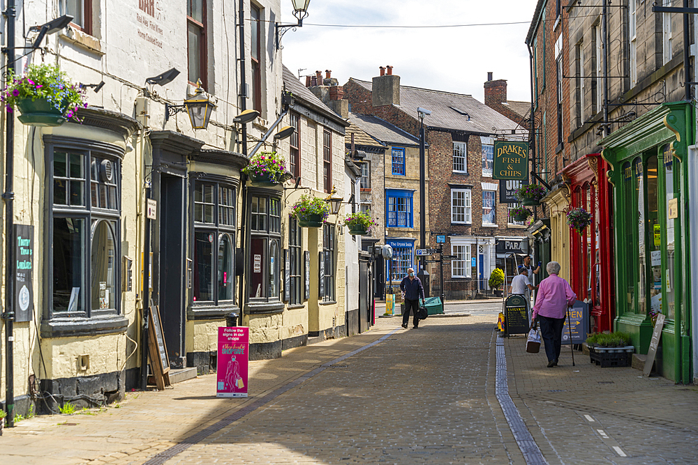 View of shopping street in Knareborough town centre, Knaresborough, North Yorkshire, England, United Kingdom, Europe