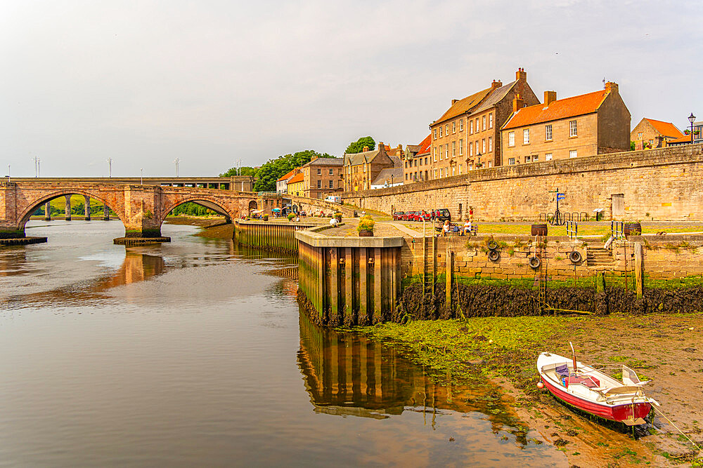 View of the Old Bridge over River Tweed and town houses, Berwick-upon-Tweed, Northumberland, England, United Kingdom, Europe