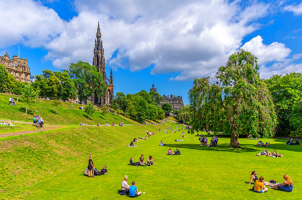 View of East Princes Street Gardens and Scott Monument, Edinburgh, Scotland, United Kingdom, Europe