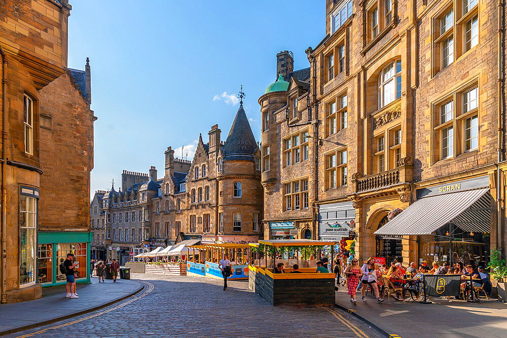 View of cafes and restaurants on Cockburn Street, Edinburgh, Lothian, Scotland, United Kingdom, Europe