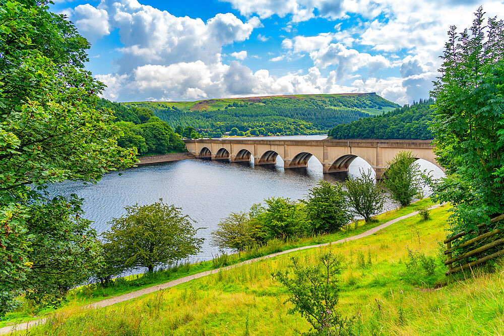 View of Ladybower Reservoir and Baslow Edge in the distance, Peak District, Derbyshire, England, United Kingdom, Europe