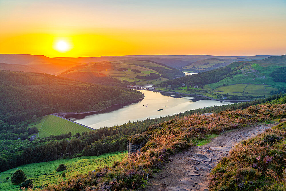 View of Ladybower Reservoir from Bamford Edge at sunset, Bamford, Peak District National Park, Derbyshire, England, United Kingdom, Europe