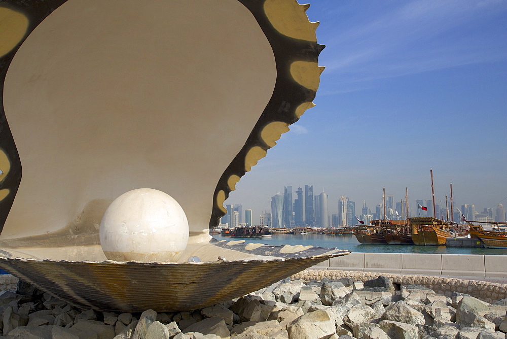 The Pearl Monument, The Corniche, Doha, Qatar, Middle East