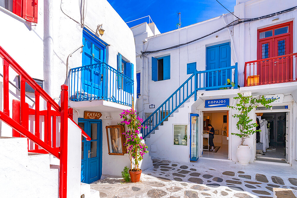 View of whitewashed cobbled street, Mykonos Town, Mykonos, Cyclades Islands, Greek Islands, Aegean Sea, Greece, Europe