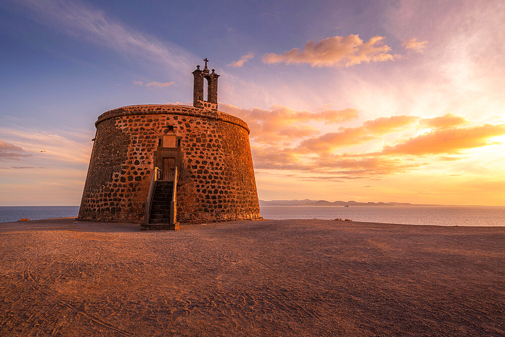 View of Castillo del Aguila o de las Coloradas at sunset, Playa Blanca, Lanzarote, Canary Islands, Spain, Atlantic, Europe