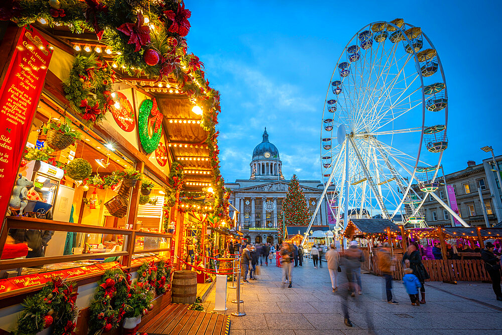 View of Christmas market stalls, ferris wheel and Council House on Old Market Square, Nottingham, Nottinghamshire, England, United Kingdom, Europe