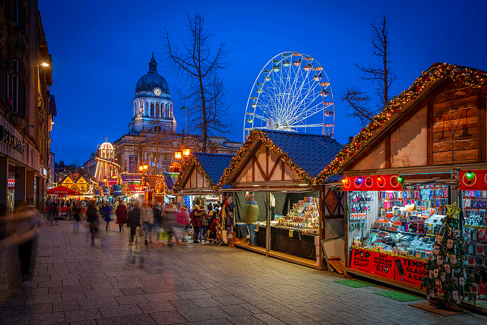 View of Christmas market stalls, ferris wheel and Council House on Old Market Square, Nottingham, Nottinghamshire, England, United Kingdom, Europe