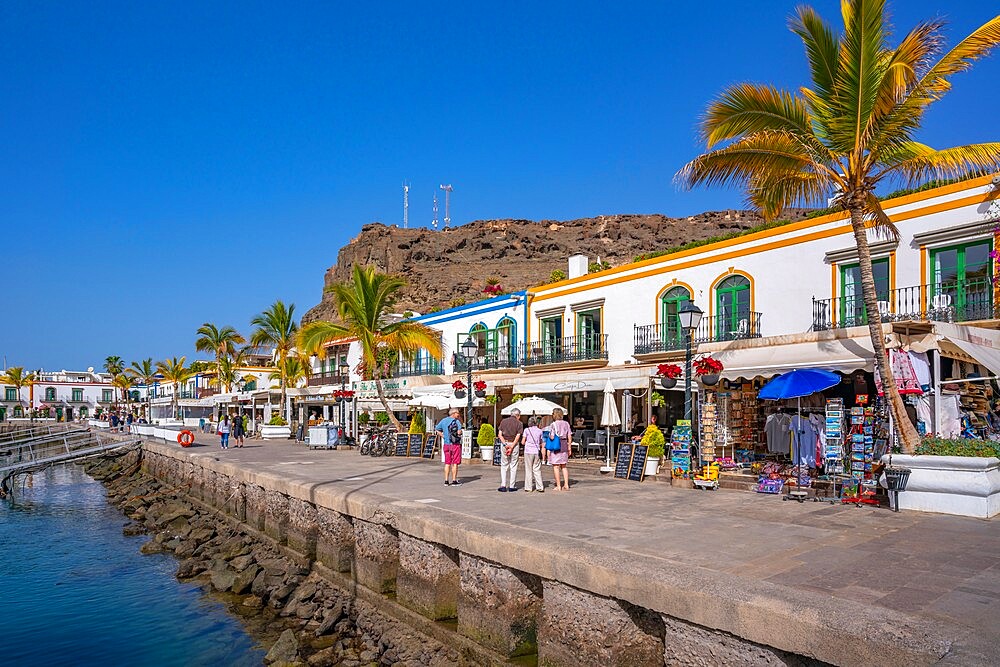 View of harbour and colourful buildings along the promenade in the old town, Puerto de Mogan, Gran Canaria, Canary Islands, Spain, Atlantic, Europe