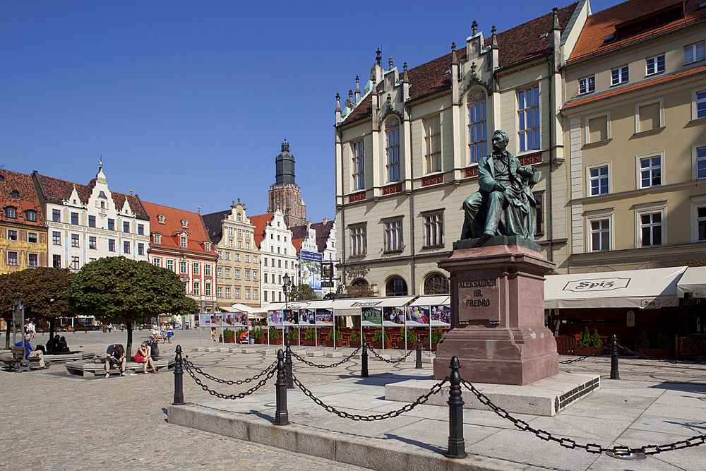 Market Square and Aleksander Fredro statue, Old Town, Wroclaw, Silesia, Poland, Europe