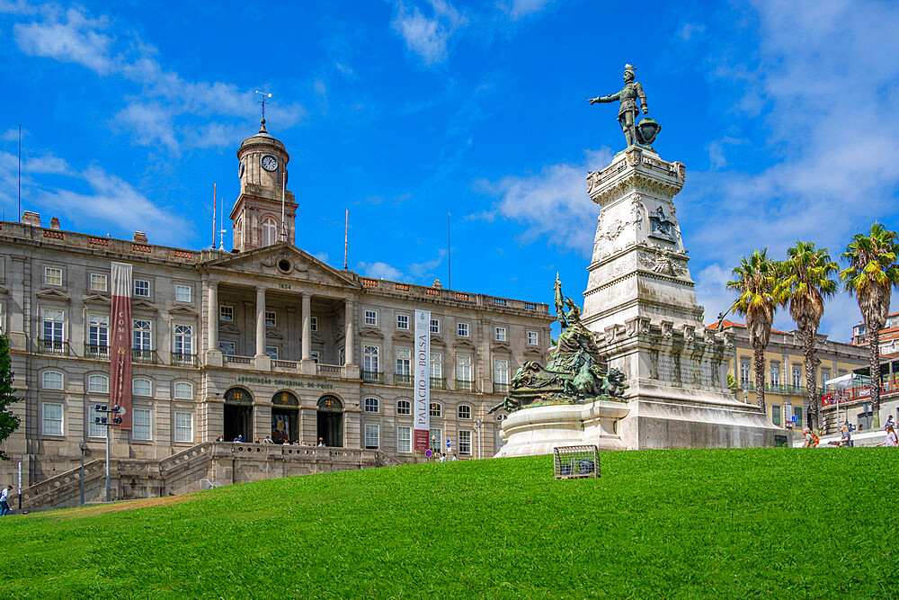 View of Bolsa Palace and Monument Infante Dom Henrique in Jardim do Infante Dom Henrique, UNESCO World Heritage Site, Porto, Norte, Portugal, Europe