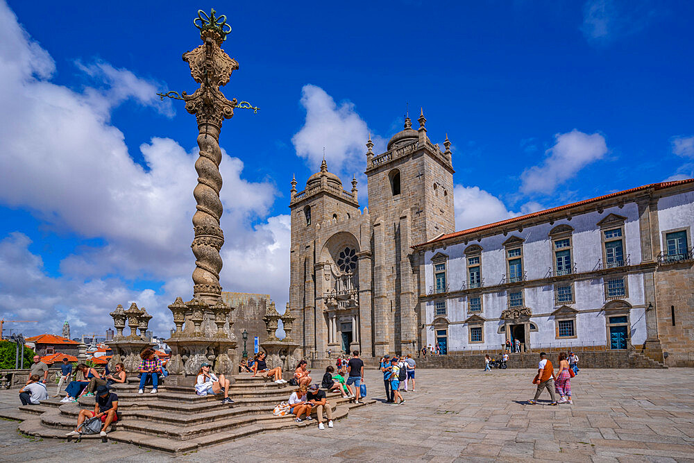 View of Porto Cathedral and Pillory of Porto monument, UNESCO World Heritage Site, Porto, Norte, Portugal, Europe