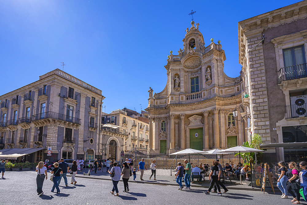 View of cafe and The Basilica della Collegiata church, Catania, Sicily, Italy, Mediterranean, Europe