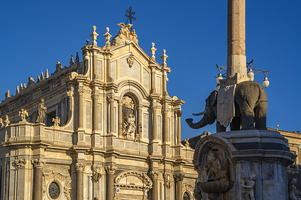 View of Duomo di Sant'Agata and Fountain of the Elephant, Piazza Duomo, Catania, Sicily, Italy, Mediterranean, Europe