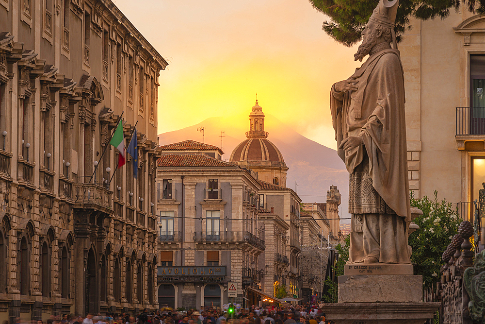 View of Piazza Duomo and Mount Etna in the background at sunset, Catania, Sicily, Italy, Mediterranean, Europe