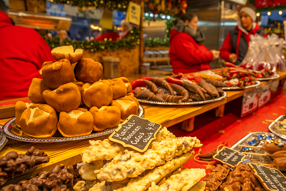 View of chocolates on Christmas Market stall, Roemerberg Square, Frankfurt am Main, Hesse, Germany, Europe