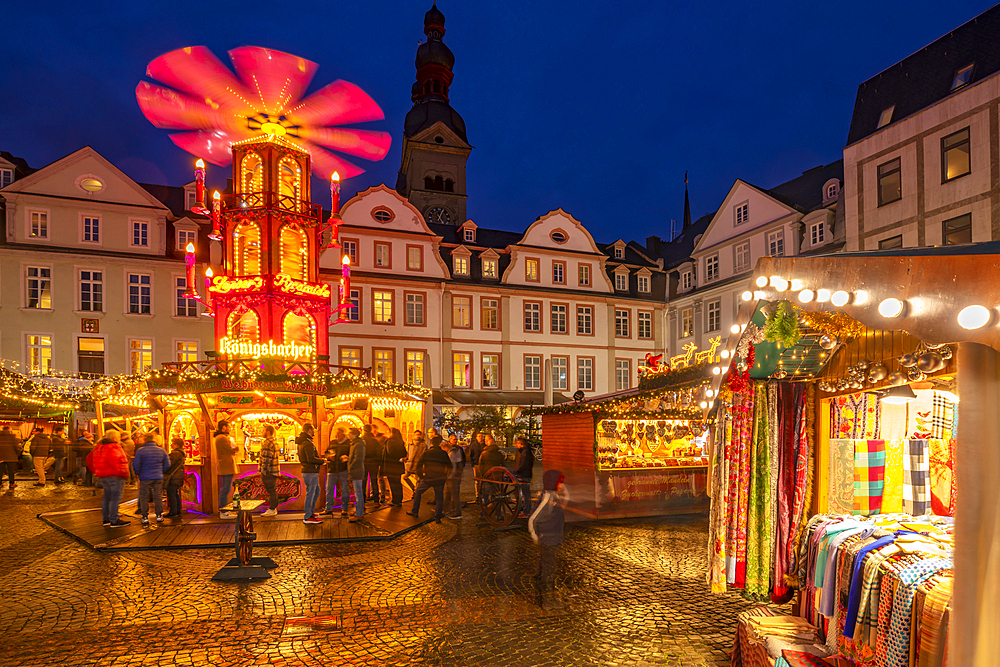 View of Christmas Market in Brunnen Am Plan in historic town centre, Koblenz, Rhineland-Palatinate, Germany, Europe