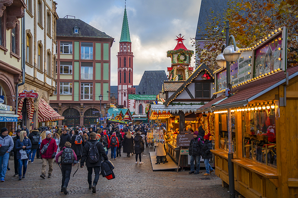 View of Christmas Market with Romerberg Square in background, Liebfrauenberg, Frankfurt am Main, Hesse, Germany, Europe