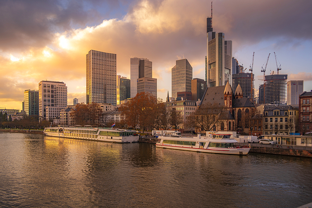 View of city skyline and River Main at sunset, Frankfurt am Main, Hesse, Germany, Europe