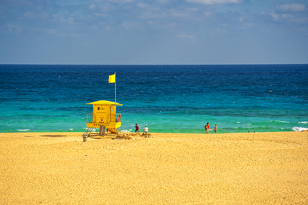 View of beach and the Atlantic Ocean on a sunny day, Corralejo Natural Park, Fuerteventura, Canary Islands, Spain, Atlantic, Europe