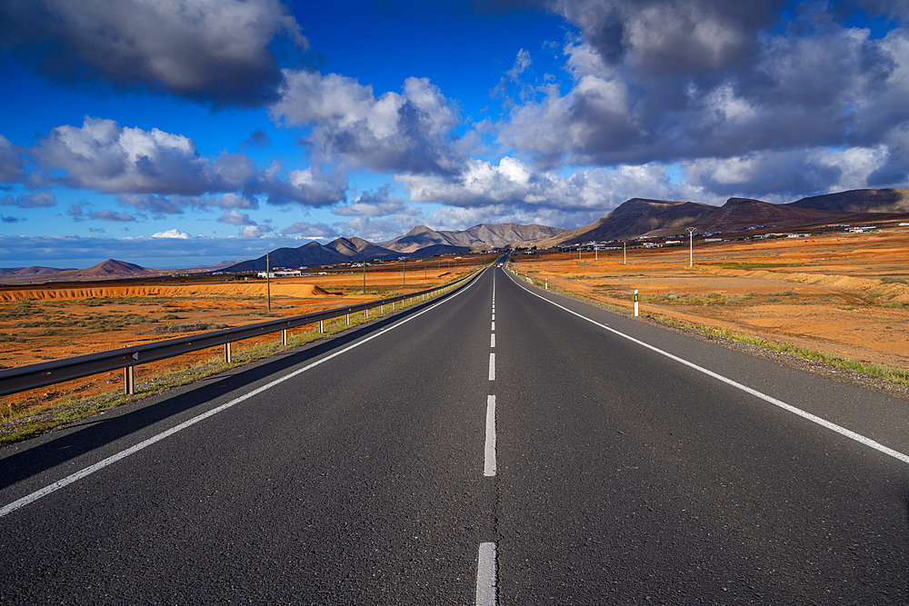 View of road and landscape near Antigua, Antigua, Fuerteventura, Canary Islands, Spain, Atlantic, Europe