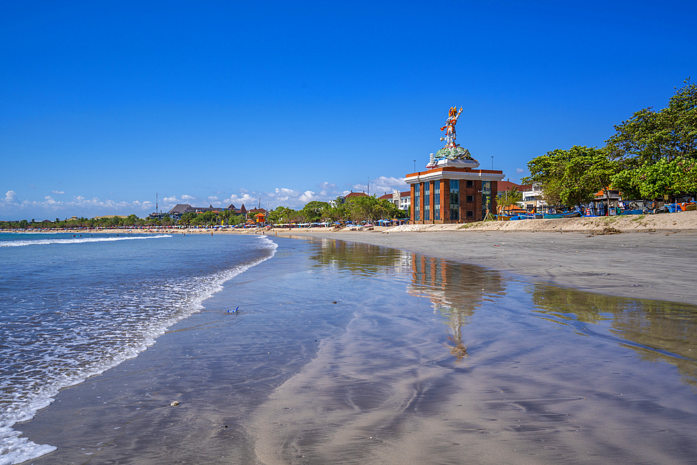 View of Shelter Kebencanaan overlooking Kuta Beach, Kuta, Bali, Indonesia, South East Asia, Asia