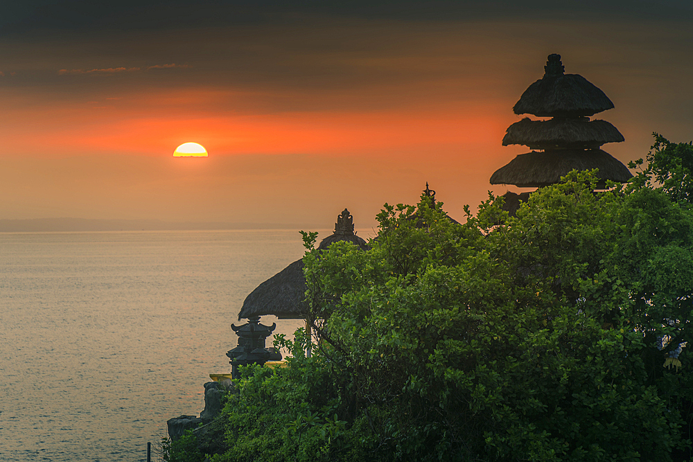 View of Tanah Lot, traditional Balinese temple at sunset, Beraban, Kediri, Tabanan Regency, Bali, Indonesia, South East Asia, Asia