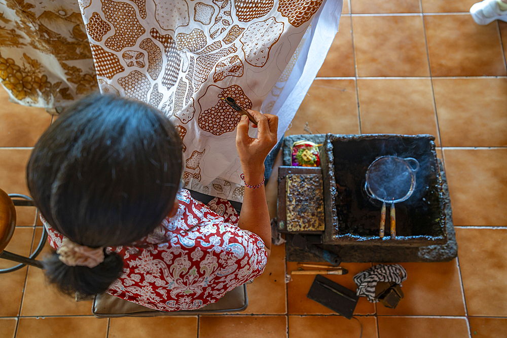 Lady garment painting batik artwork, Kesiman Kertalangu, East Denpasar, Denpasar City, Bali, Indonesia, South East Asia, Asia