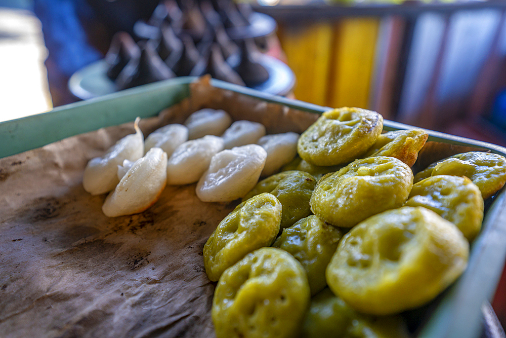 Klepon, traditional Balinese rice cakes, Bali, Indonesia, South East Asia, Asia