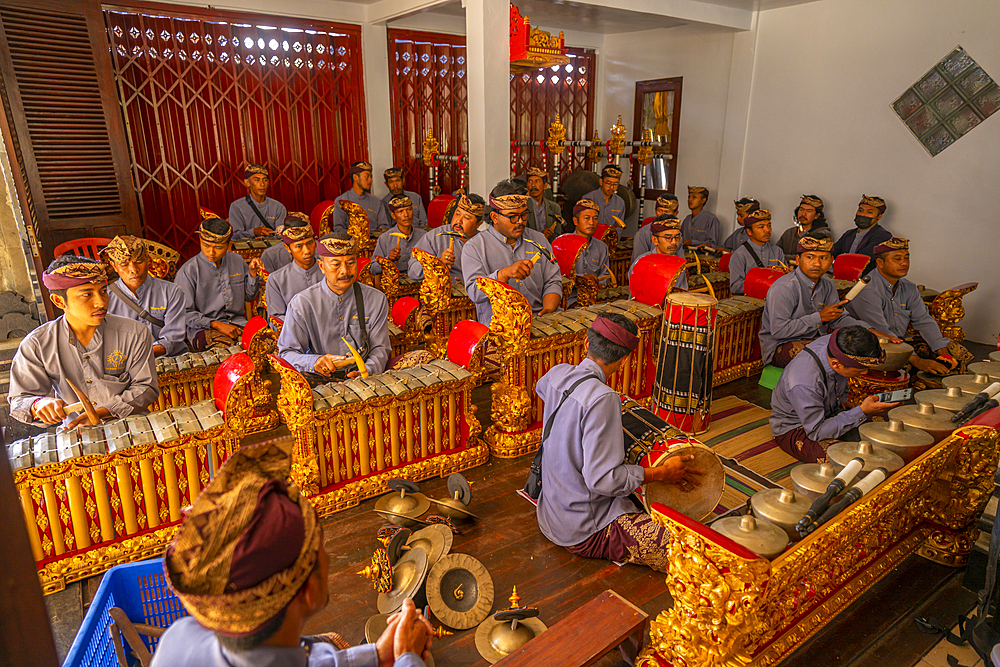 Locals playing Gamelan Saron Gangsa, traditional musical instruments, Ulun Danu Beratan temple on Lake Bratan, Bali, Indonesia, South East Asia, Asia