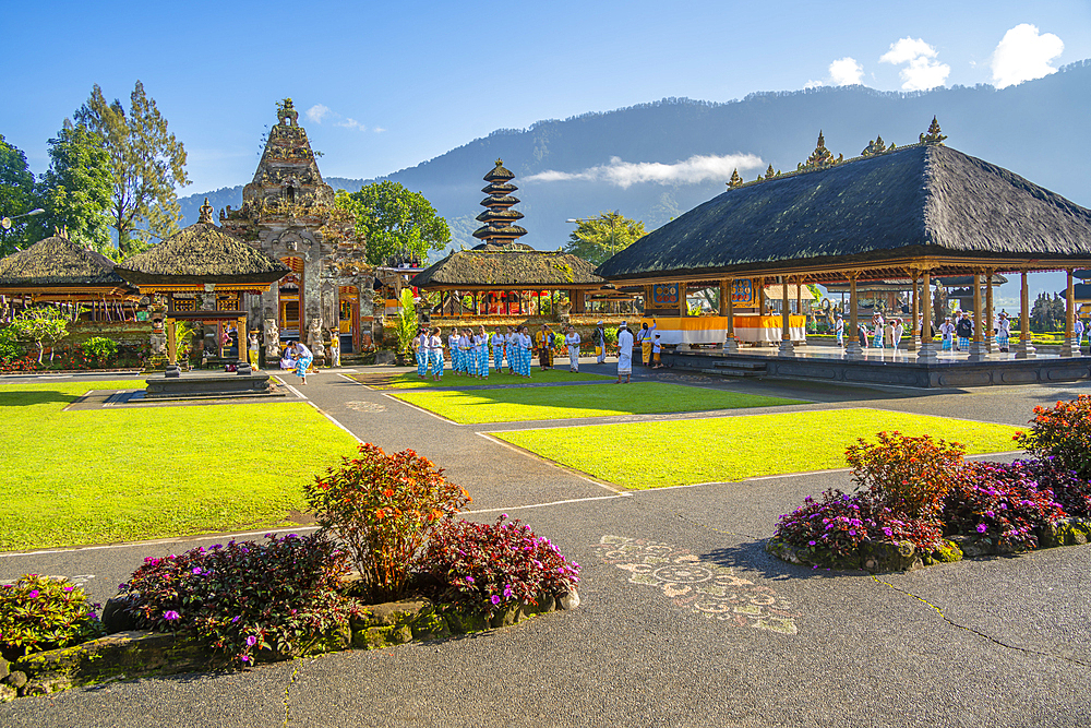 View of Ulun Danu Beratan temple on Lake Bratan, Bali, Indonesia, South East Asia, Asia