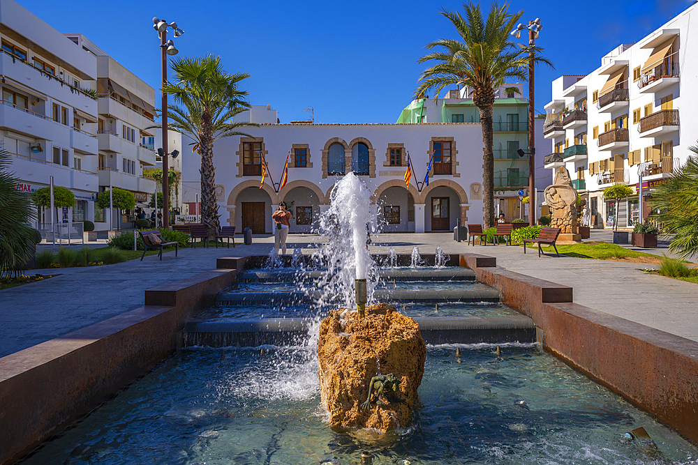 View of Town Hall and fountain in Passeig de s'Alamera, Santa Eularia des Riu, Ibiza, Balearic Islands, Spain, Mediterranean, Europe