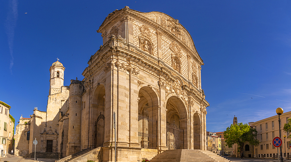 View of Cathedral di San Nicola (Duomo) in Piazza Duomo in Sassari, Sassari, Sardinia, Italy, Mediterranean, Europe