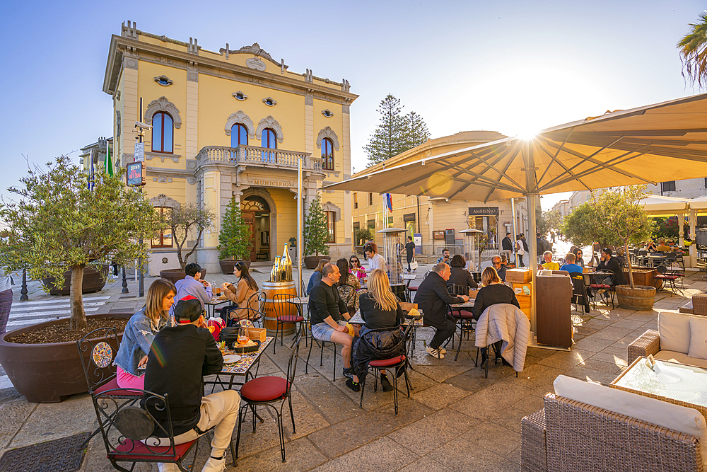 View of Information Centre and restaurant on Corso Umberto I on sunny day on Olbia, Olbia, Sardinia, Italy, Mediterranean, Europe