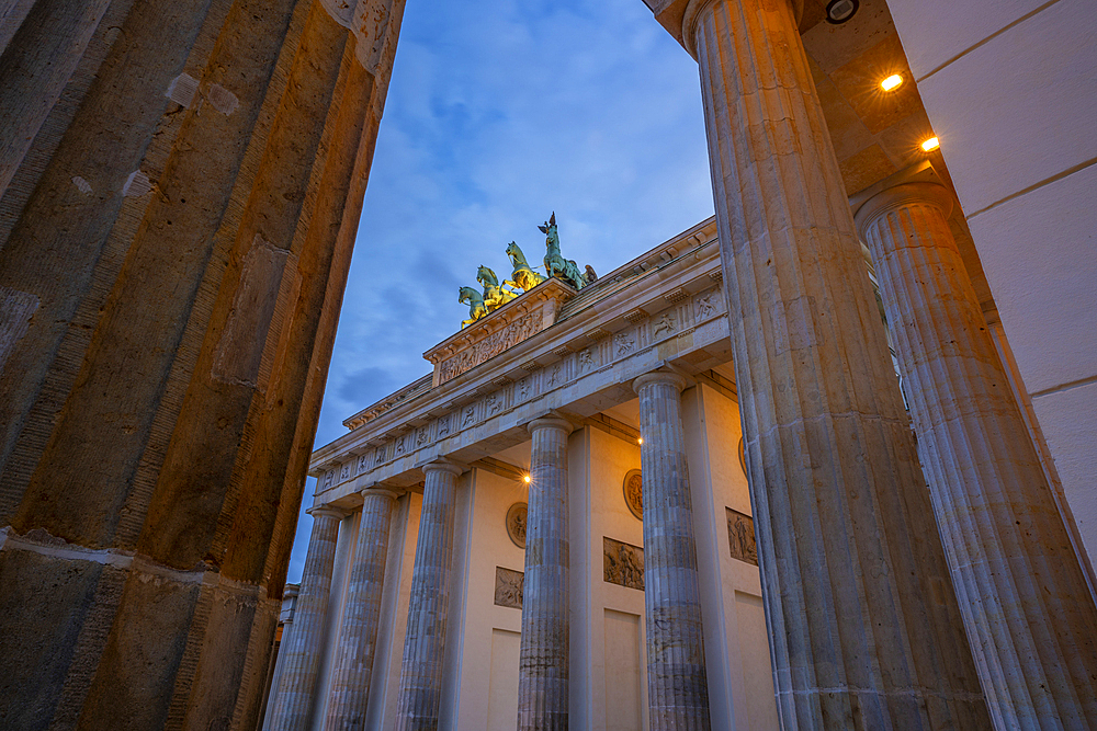 View of Brandenburg Gate at dusk, Pariser Square, Unter den Linden, Berlin, Germany, Europe