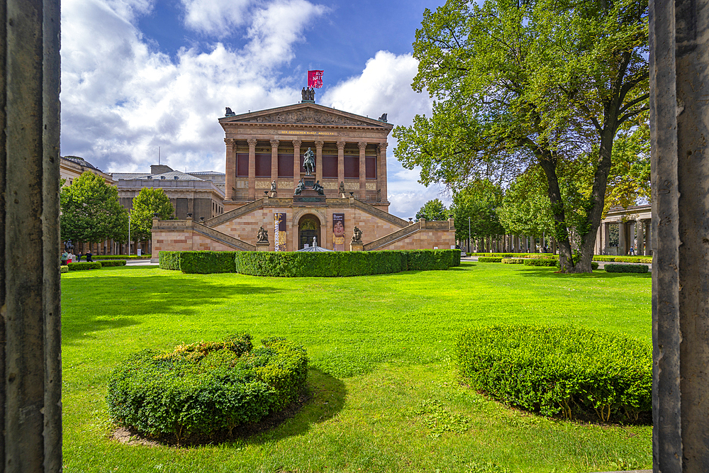 View of Alte Nationalgalerie and Kolonnadenhof, UNESCO World Heritage Site, Museum Island, Mitte, Berlin, Germany, Europe