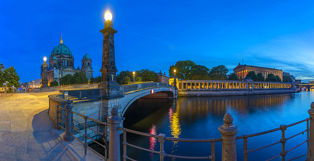 View of Berliner Dom (Berlin Cathedral), Kolonnadenhof and Spree river at dusk, UNESCO World Heritage Site, Museum Island, Mitte, Berlin, Germany, Europe