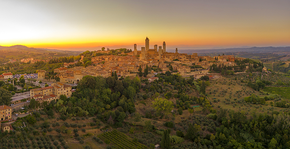 Elevated view of San Gimignano and towers at sunset, San Gimignano, Tuscany, Italy, Europe