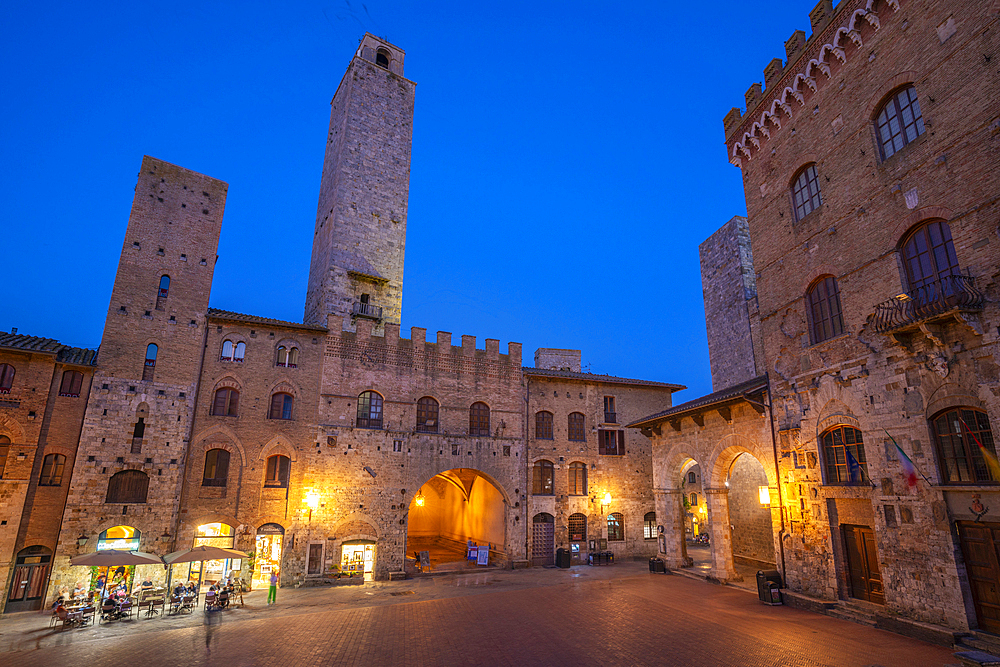 View of restaurants in Piazza del Duomo at dusk, San Gimignano, UNESCO World Heritage Site, Province of Siena, Tuscany, Italy, Europe