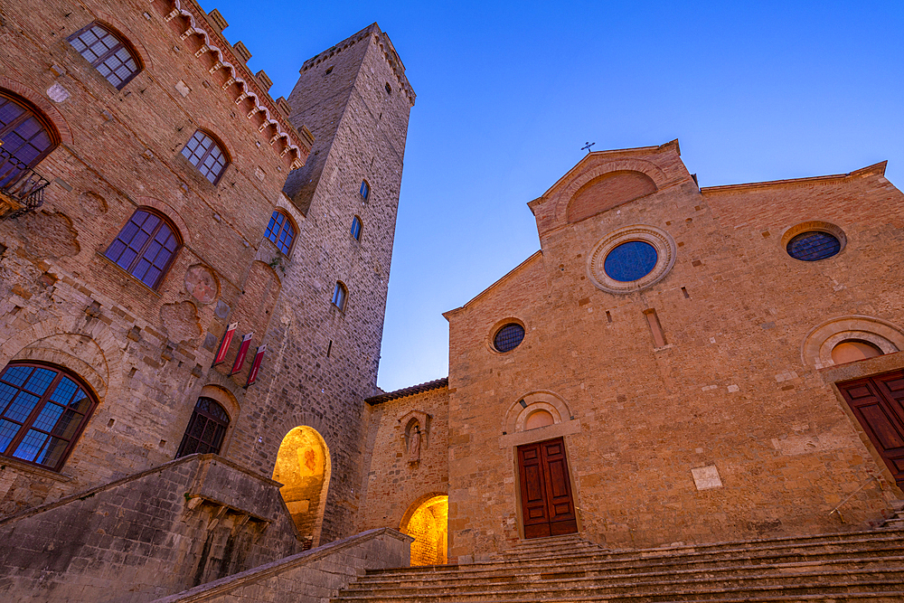 View of Duomo di San Gimignano in Piazza del Duomo at dusk, San Gimignano, UNESCO World Heritage Site, Province of Siena, Tuscany, Italy, Europe