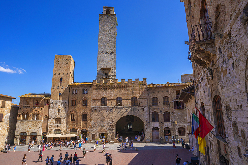 View of towers and Piazza del Duomo in San Gimignano, San Gimignano, UNESCO World Heritage Site, Province of Siena, Tuscany, Italy, Europe