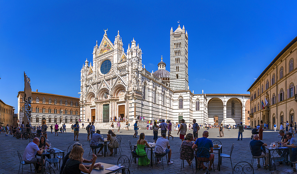 View of Duomo di Siena (Cathedral), UNESCO World Heritage Site, Siena, Tuscany, Italy, Europe