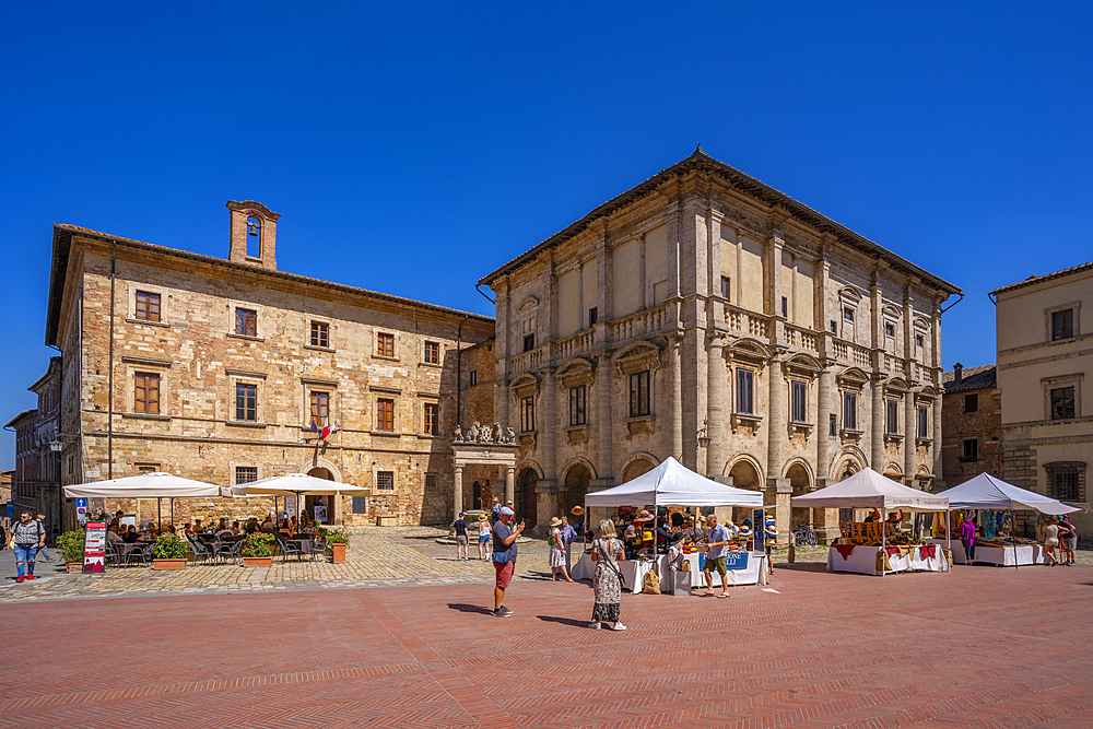 View of market stalls in Piazza Grande in Montepulciano, Montepulciano, Province of Siena, Tuscany, Italy, Europe