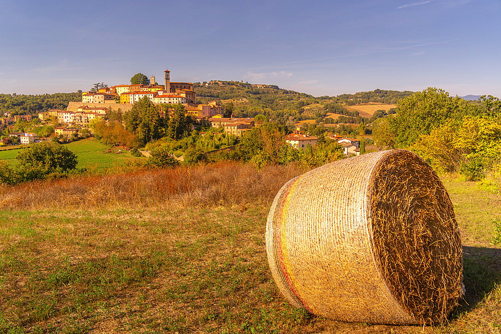 View of Monterchi and surrounding countryside, Province of Arezzo, Tuscany, Italy, Europe