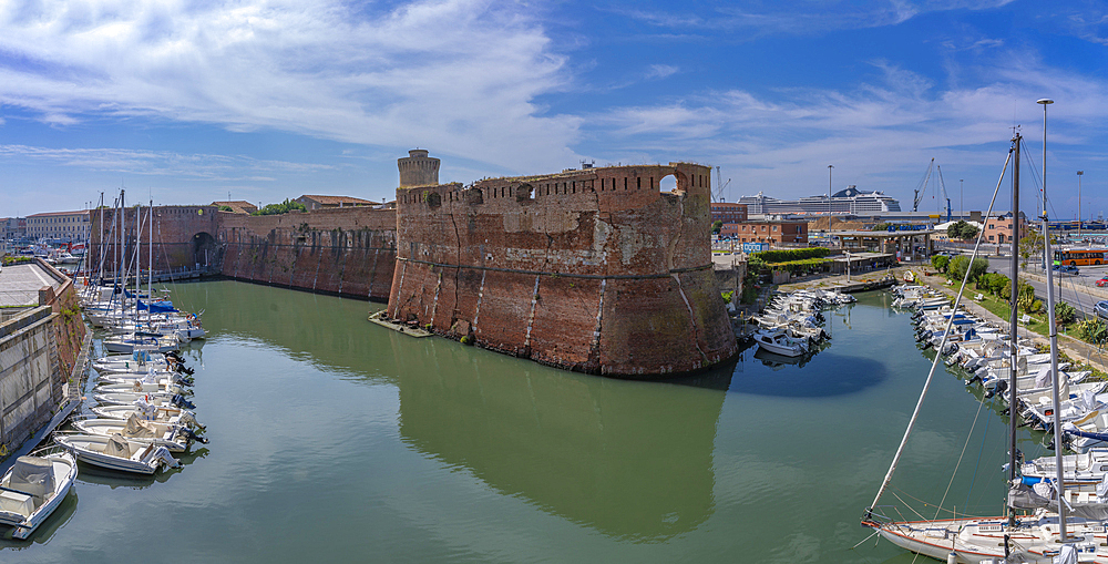 View of Vecchia Fortress and boats in harbour, Livorno, Province of Livorno, Tuscany, Italy, Europe