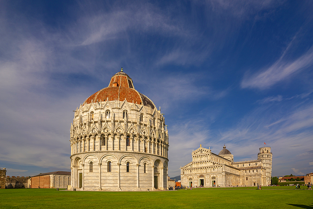 View of Baptistery of San Giovanni, Pisa Cathedral and Leaning Tower of Pisa, UNESCO World Heritage Site, Pisa, Province of Pisa, Tuscany, Italy, Europe