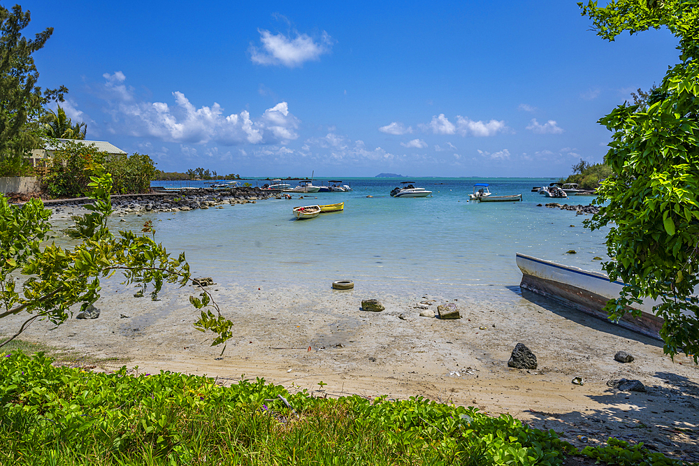 View of beach and turquoise Indian Ocean on sunny day near Poste Lafayette, Mauritius, Indian Ocean, Africa